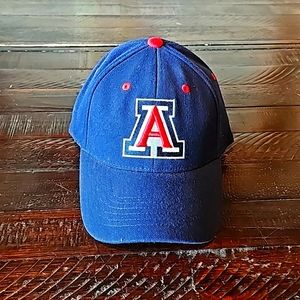 Authentic deadstock Top of the World Arizona Wildcats flex fit cap.